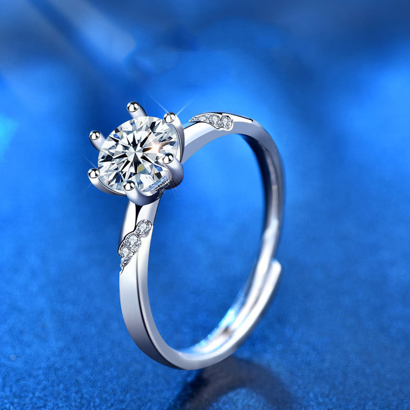 Selena Ring aus Sterlingsilber mit sechs Krappen aus Moissanite